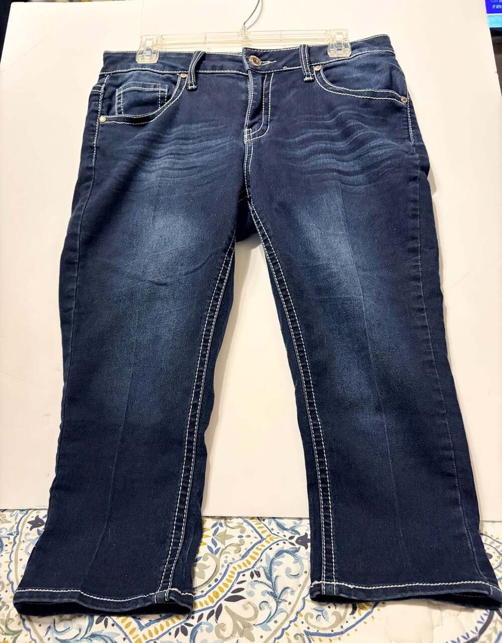 Hydraulic Jeans Capri Size 10 Dark Wash Bling Pocket